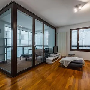 Apartment Modern Spacious Flat With A Terrace And A Parking, Prag