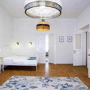 Apartment Large 3 Bdr In The Heart Of, Prag