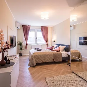 https://stock-room-apartman.inbudapesthotels.com