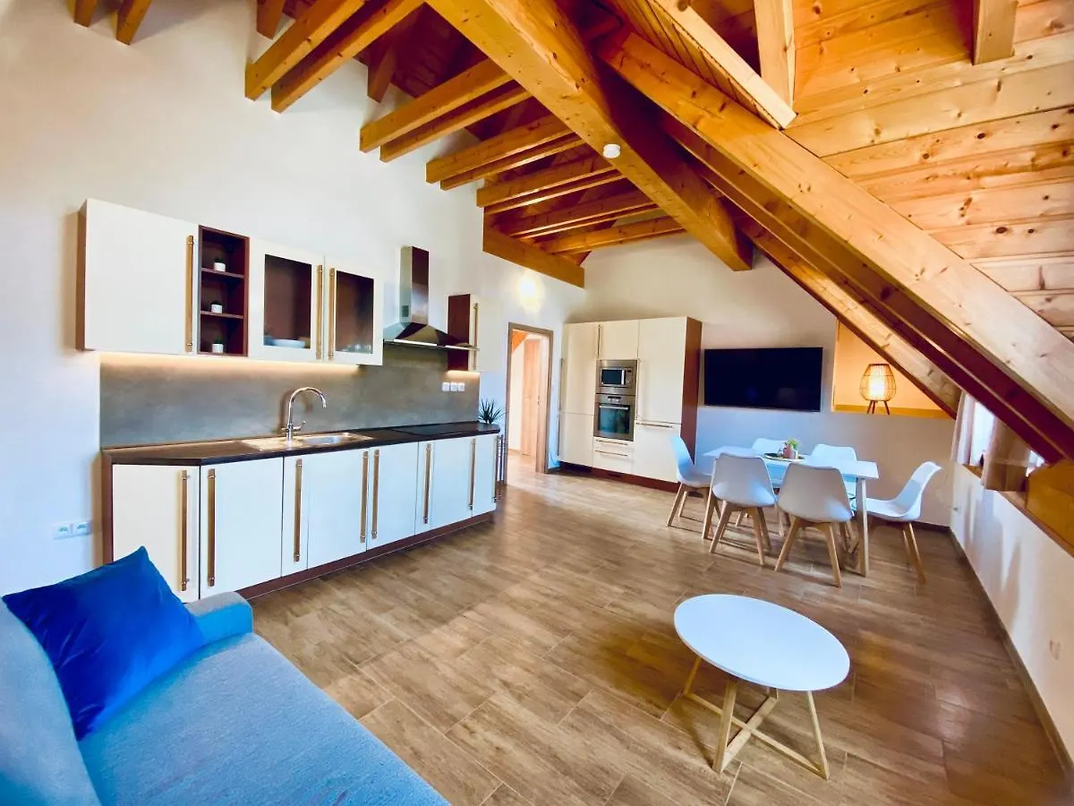 פראג Relax Apartment