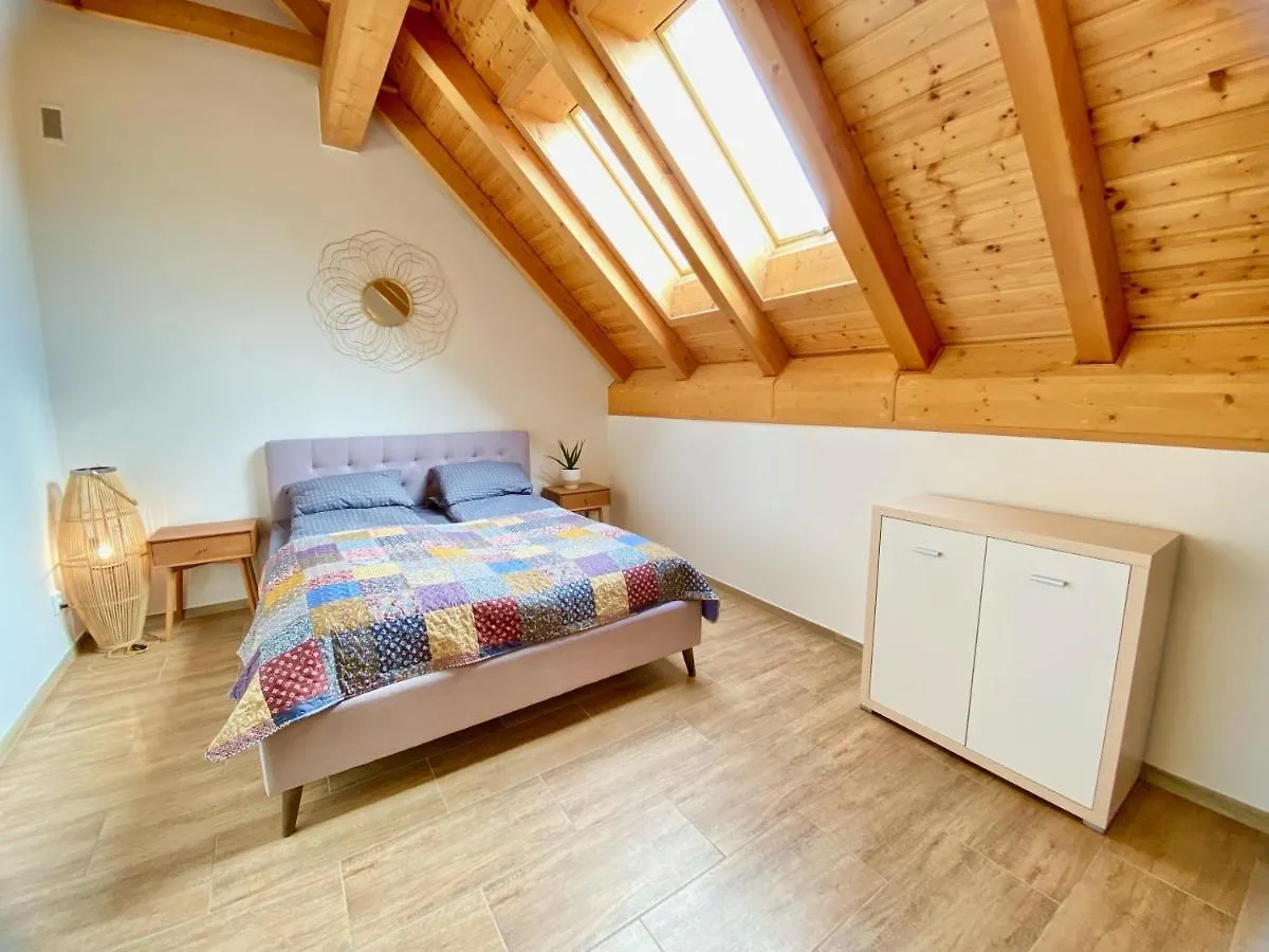 פראג Relax Apartment